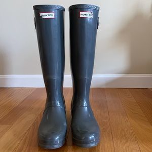 Hunter rain boots tall. Color grey. Size women’s 9.